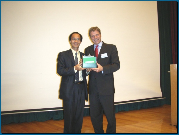 602x451 pixels (69K)